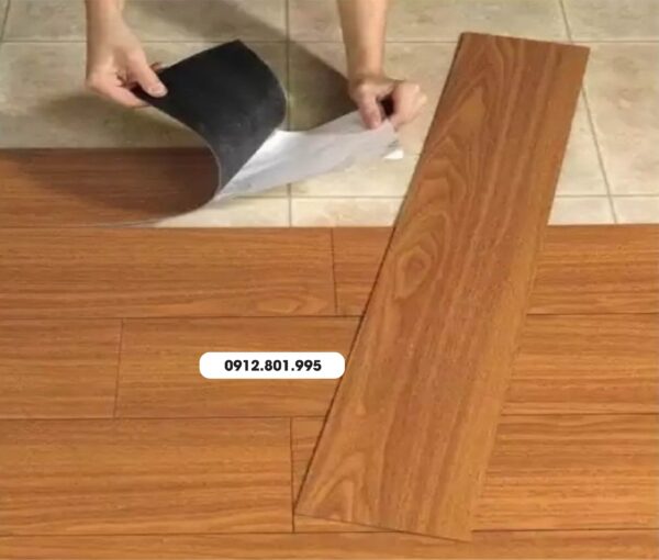 Sàn nhựa giả gỗ tự dán giá rẻ - Ảnh 2