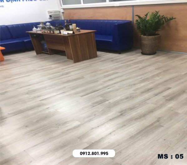 Sàn nhựa giả gỗ tự dán giá rẻ - Ảnh 4