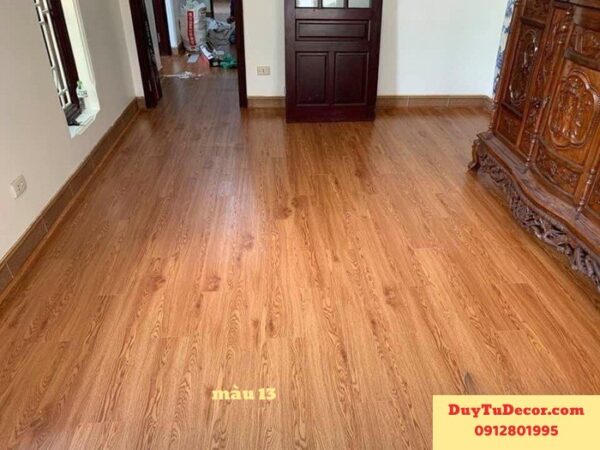 Sàn nhựa giả gỗ tự dán có sẵn keo - Ảnh 6